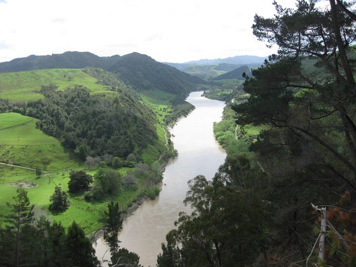 https://commons.wikimedia.org/wiki/File:Whanganui_River_-_New_Zealand.jpg